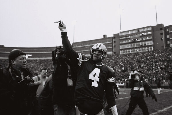 NFL Packers quarterback Brett Favre waves to the crowd